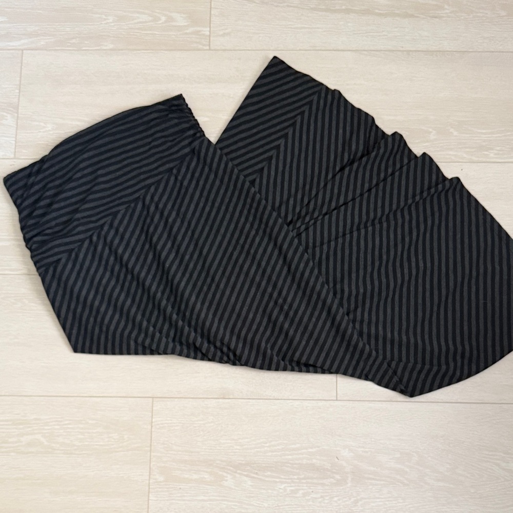 3/$10 Bobeau Charcoal and Black Patterned Maxi Skirt